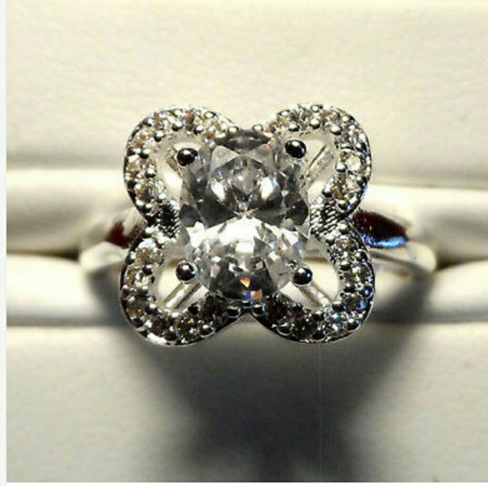 New AUSTRIAN CRYSTAL Clover Gem Ring 8 SilverPlate